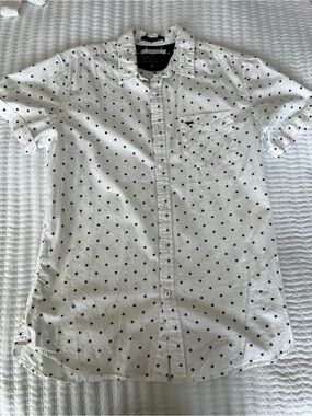 Cactus White Short-Sleeve Button-Down Shirt with Black Star Print